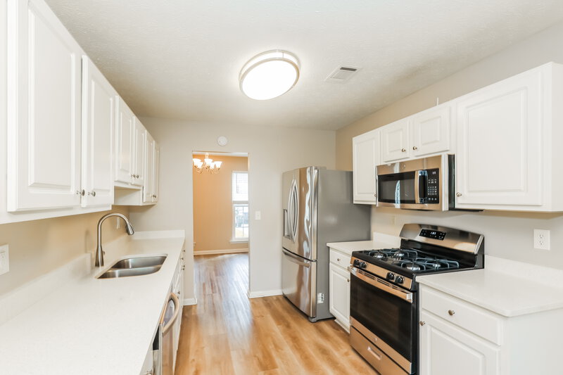 2,240/Mo, 10841 Paladin Dr Hampton, GA 30228 Kitchen View 2