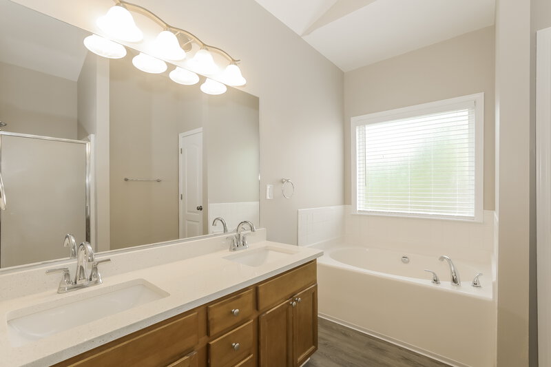 2,615/Mo, 2452 Temple View Dr Snellville, GA 30078 Main Bathroom View