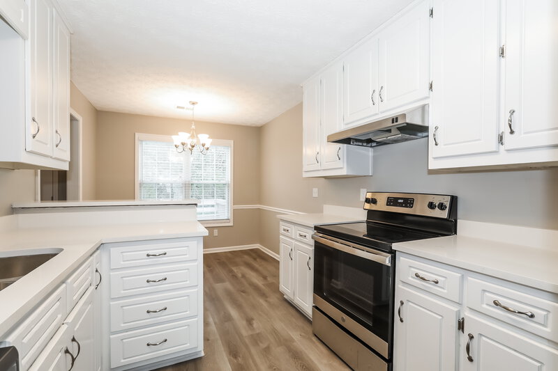 2,325/Mo, 511 Saddle Ridge Dr Bethlehem, GA 30620 Kitchen View 2