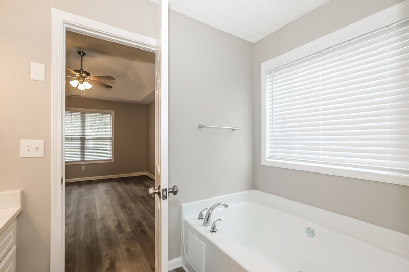 2,325/Mo, 511 Saddle Ridge Dr Bethlehem, GA 30620 Main Bathroom View 2
