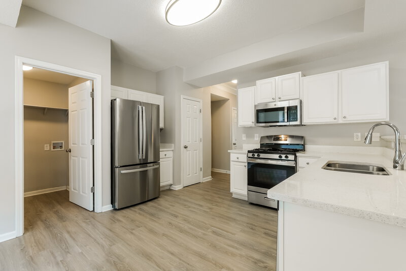 2,650/Mo, 802 Pinder Point Ct Lawrenceville, GA 30043 Kitchen View 2
