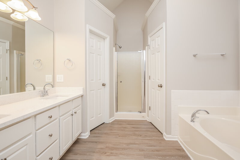 2,645/Mo, 802 Pinder Point Ct Lawrenceville, GA 30043 Main Bathroom View