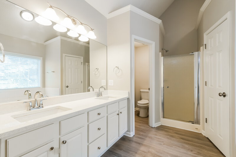 2,650/Mo, 802 Pinder Point Ct Lawrenceville, GA 30043 Main Bathroom View