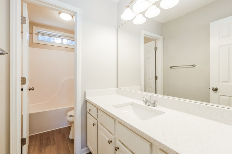 2,650/Mo, 802 Pinder Point Ct Lawrenceville, GA 30043 Bathroom View