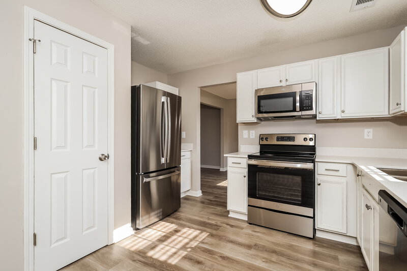 2,065/Mo, 1048 Saint Augustine Pkwy Locust Grove, GA 30248 Kitchen View 2