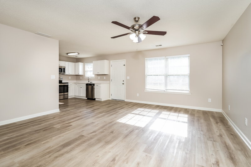 2,065/Mo, 1048 Saint Augustine Pkwy Locust Grove, GA 30248 Family Room View