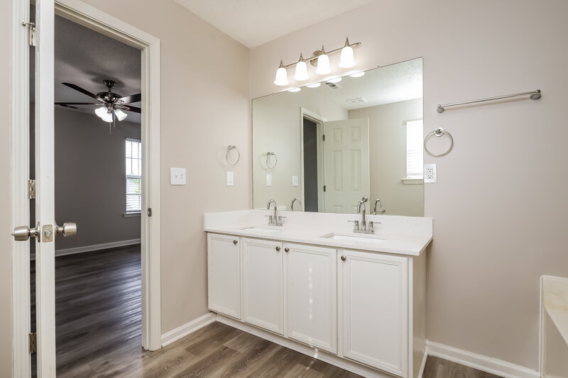2,065/Mo, 1048 Saint Augustine Pkwy Locust Grove, GA 30248 Main Bathroom View