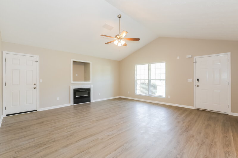2,940/Mo, 1052 Navaho Trl Monroe, GA 30655 Living Room View