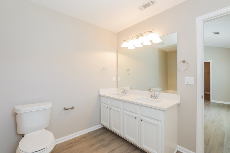 2,940/Mo, 1052 Navaho Trl Monroe, GA 30655 Main Bathroom View 2