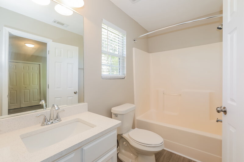 2,940/Mo, 1052 Navaho Trl Monroe, GA 30655 Bathroom View
