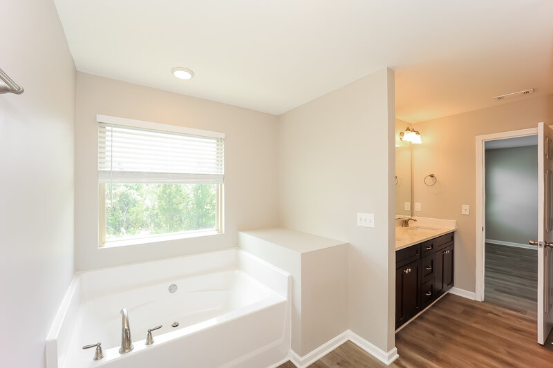 2,170/Mo, 100 Quarry Cir Griffin, GA 30224 Main Bathroom View