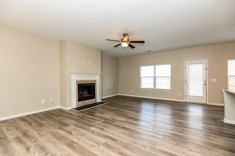 2,180/Mo, 194 Renford Rd Ball Ground, GA 30107 Living Room View