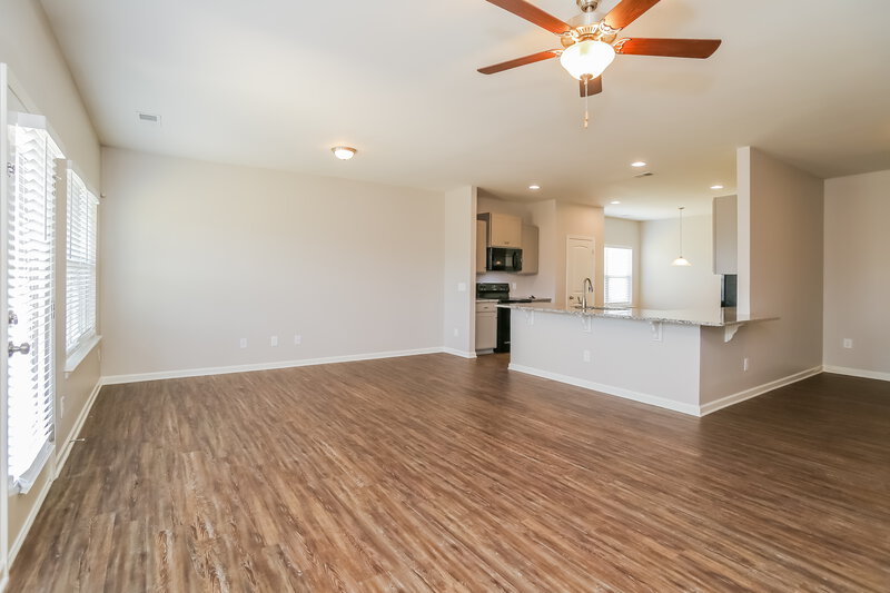 1,990/Mo, 23 Woody Way NW Adairsville, GA 30103 Living Room View