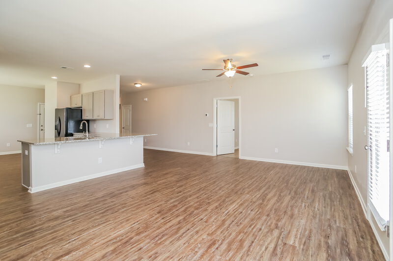 1,990/Mo, 23 Woody Way NW Adairsville, GA 30103 Living Room View 2