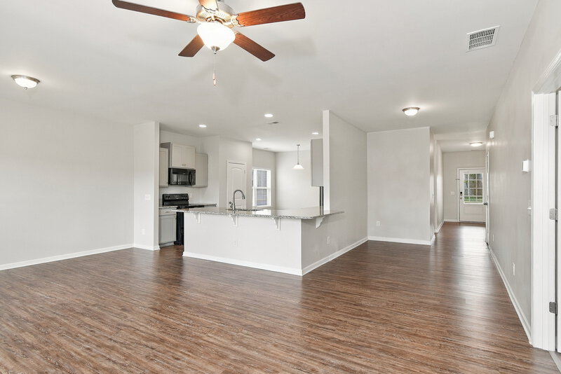 1,970/Mo, 23 Woody Way NW Adairsville, GA 30103 Living Room View 2