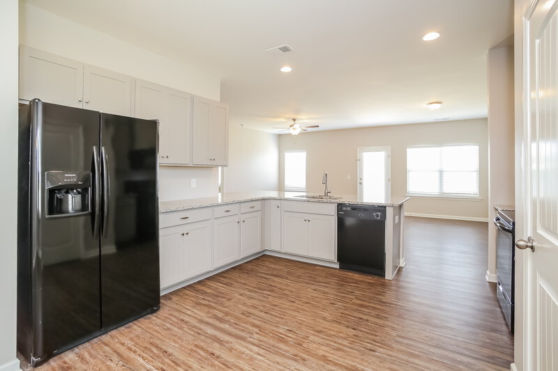 1,990/Mo, 23 Woody Way NW Adairsville, GA 30103 Kitchen View