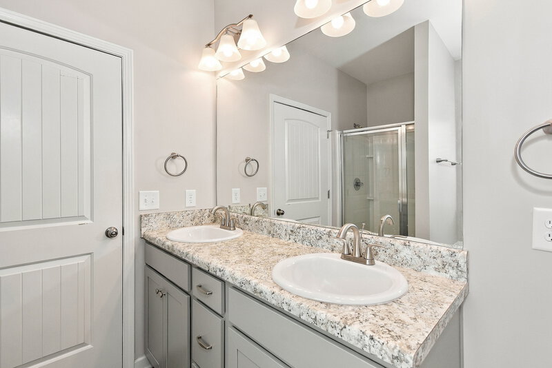 1,970/Mo, 23 Woody Way NW Adairsville, GA 30103 Primary Bathroom View 2