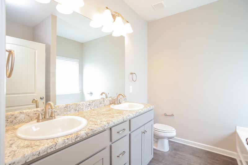 1,990/Mo, 23 Woody Way NW Adairsville, GA 30103 Bathroom View