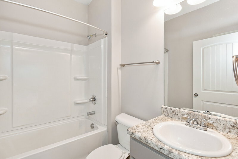 1,970/Mo, 23 Woody Way NW Adairsville, GA 30103 Bathroom View