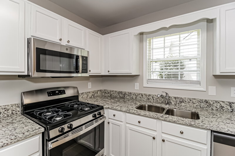 1,725/Mo, 108 W Bridge Dr Dallas, GA 30157 Kitchen View 2