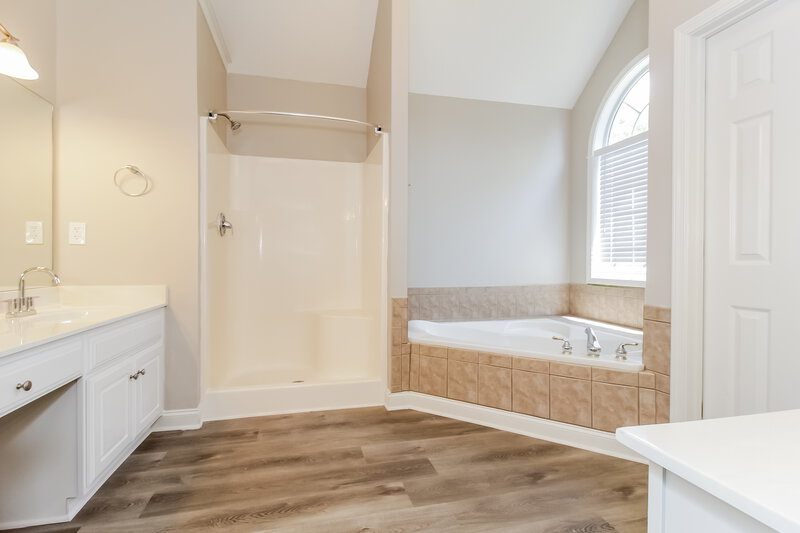2,640/Mo, 125 Moss Pointe Dr McDonough, GA 30253 Main Bathroom View