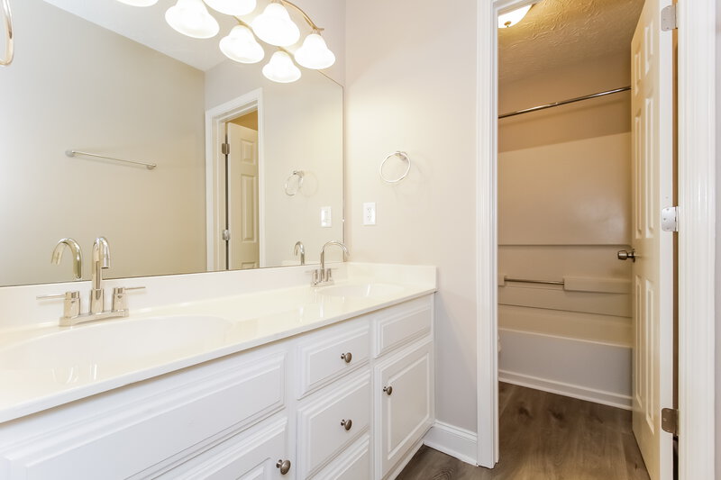 2,640/Mo, 125 Moss Pointe Dr McDonough, GA 30253 Bathroom View 2
