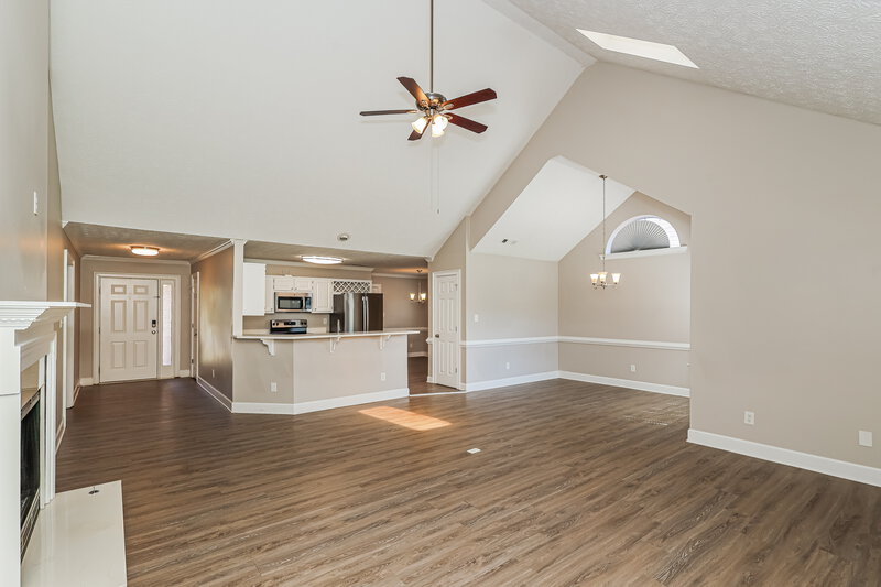 2,715/Mo, 495 Fairway Ct Newnan, GA 30265 Living Room View 4