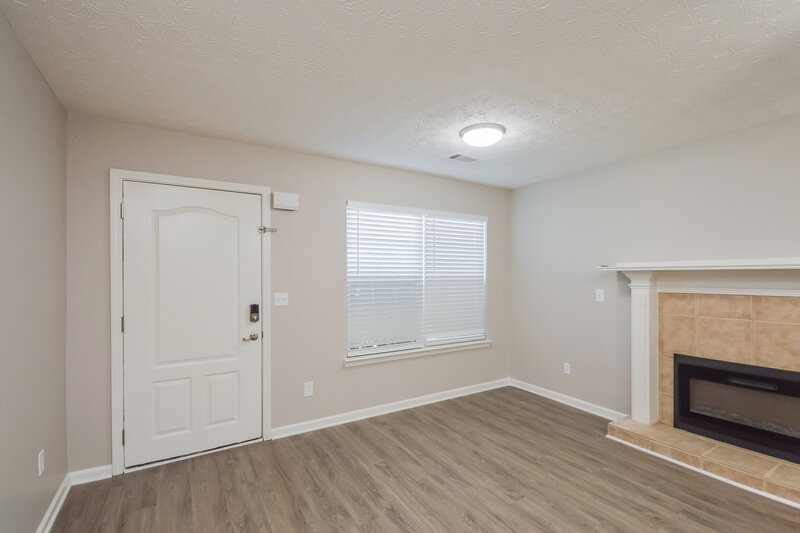 1,660/Mo, 210 Victoria Blvd Oxford, GA 30054 Living Room View