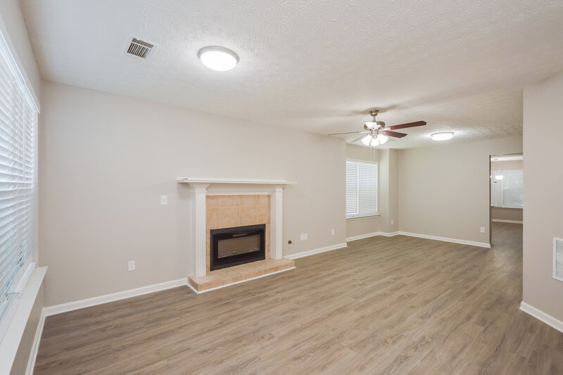 1,660/Mo, 210 Victoria Blvd Oxford, GA 30054 Living Room View 3
