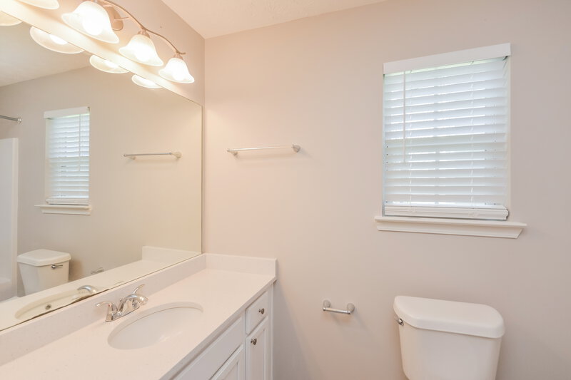 1,660/Mo, 210 Victoria Blvd Oxford, GA 30054 Bathroom View 2