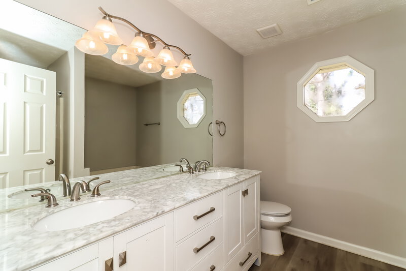 2,345/Mo, 1009 Trestle Dr Austell, GA 30106 Main Bathroom View