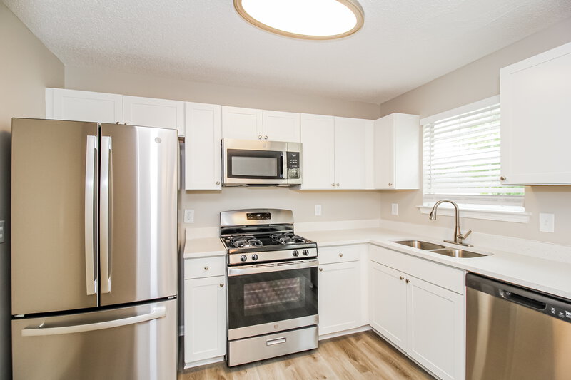 2,250/Mo, 673 Assolas Ct Fairburn, GA 30213 Kitchen View 2