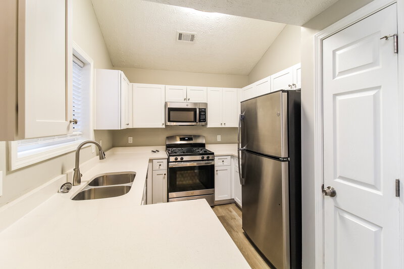 2,390/Mo, 3302 Avensong Village Cir Milton, GA 30004 Kitchen View 2