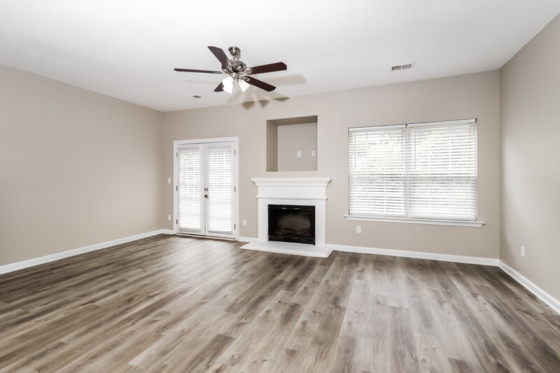 1,930/Mo, 2883 Windsor Forrest Ct College Park, GA 30349 Living Room View