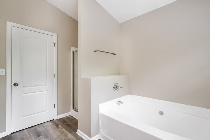 1,930/Mo, 2883 Windsor Forrest Ct College Park, GA 30349 Main Bathroom View 2