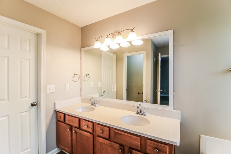 2,345/Mo, 216 Rivergate Ct Jonesboro, GA 30238 Main Bathroom View