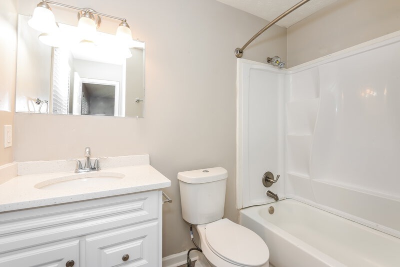 3,400/Mo, 10305 Virginia Pine Ln Alpharetta, GA 30022 Main Bathroom View