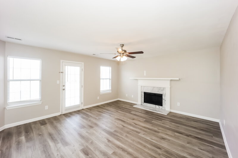 2,075/Mo, 239 Stallion Trl Riverdale, GA 30274 Living Room View