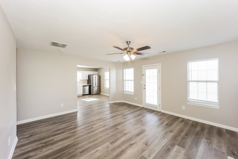 2,075/Mo, 239 Stallion Trl Riverdale, GA 30274 Living Room View 2