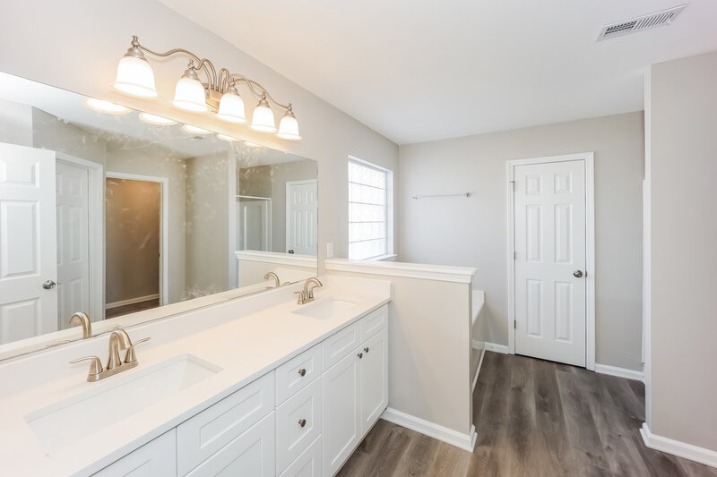 2,075/Mo, 239 Stallion Trl Riverdale, GA 30274 Main Bathroom View