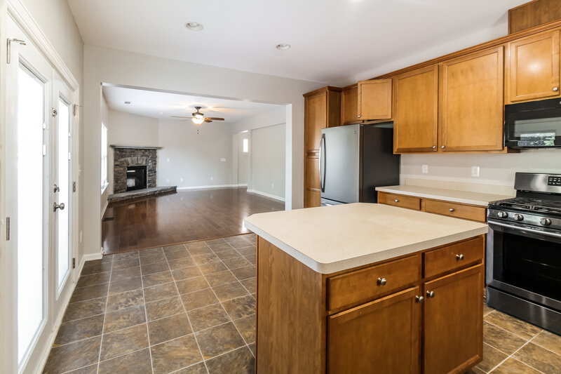 2,280/Mo, 3122 Normandy Rdg Lawrenceville, GA 30044 Kitchen View