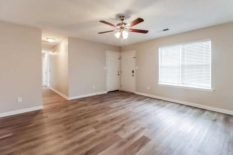 1,710/Mo, 1422 N Hampton Dr Hampton, GA 30228 Living Room View 2