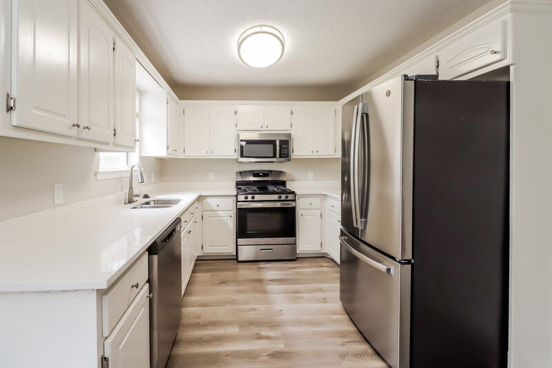 1,710/Mo, 1422 N Hampton Dr Hampton, GA 30228 Kitchen View