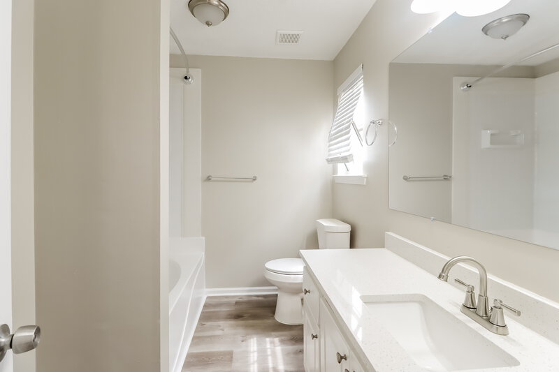 1,710/Mo, 1422 N Hampton Dr Hampton, GA 30228 Main Bathroom View