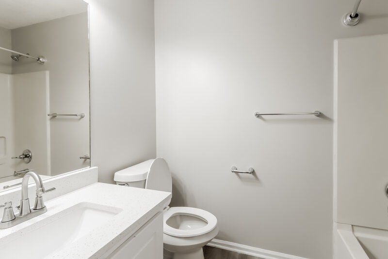 1,710/Mo, 1422 N Hampton Dr Hampton, GA 30228 Bathroom View