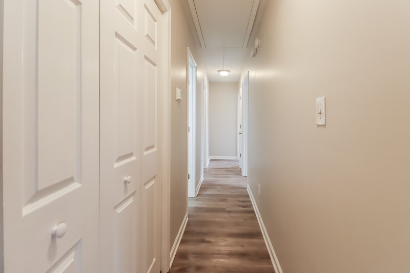 1,710/Mo, 1422 N Hampton Dr Hampton, GA 30228 Hallway View