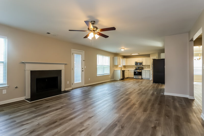 3,740/Mo, 3051 Berthas Overlook Douglasville, GA 30135 Living Room View