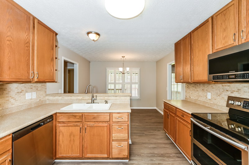 2,095/Mo, 135 Dearing Woods Way Covington, GA 30014 Kitchen View