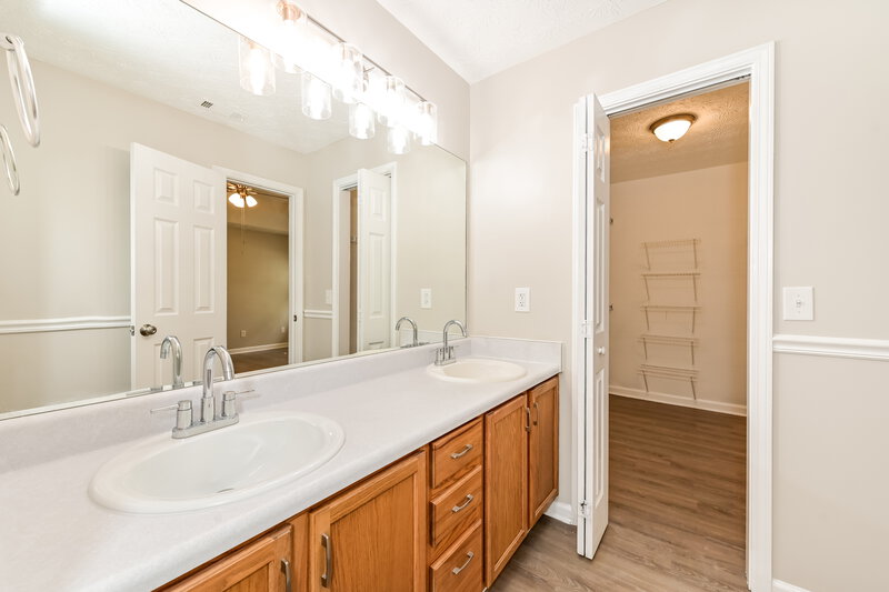 2,095/Mo, 135 Dearing Woods Way Covington, GA 30014 Main Bathroom View