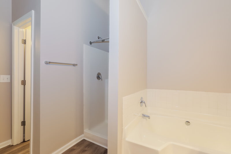 1,845/Mo, 142 Southwind Ln Newnan, GA 30265 Main Bathroom View 2